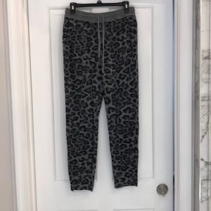 Splendid leopard leggings/joggers